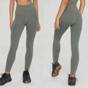 Good American seamless core ribbed  green grey casual leggings tights 5/6